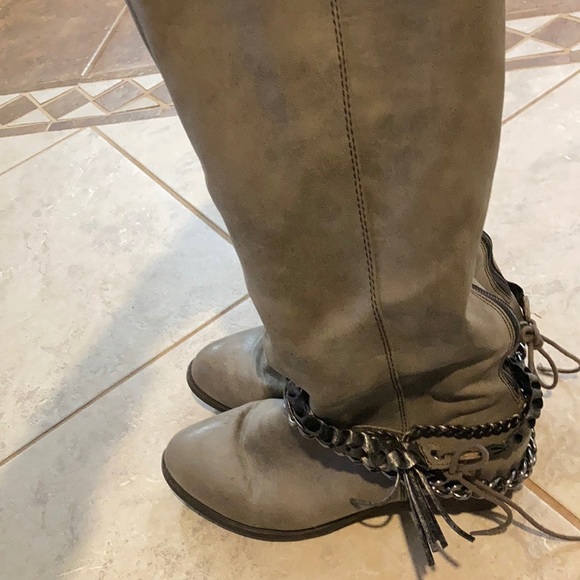 Boots - Picture 2 of 4